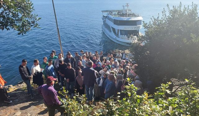 İlahiyat Fakültesi'nin Yeni Öğrencileri İçin Ada Gezisi Düzenlendi