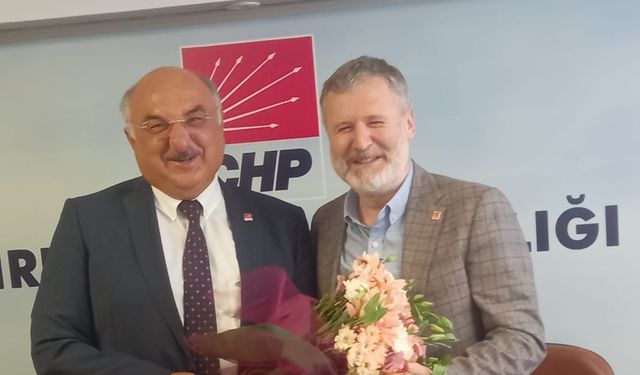 CHP'li Şenyürek, “Bu bir bayrak yarışı, umudu hep birlikte yeniden yeşerteceğiz”