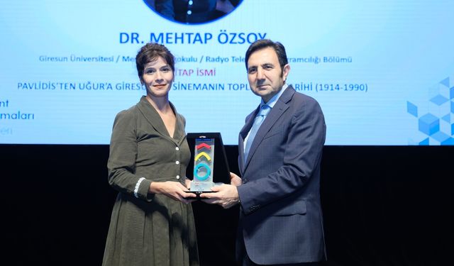 Dr. Öğr. Üyesi Mehtap Özsoy'a Zeytinburnu Belediyesi'nden Ödül