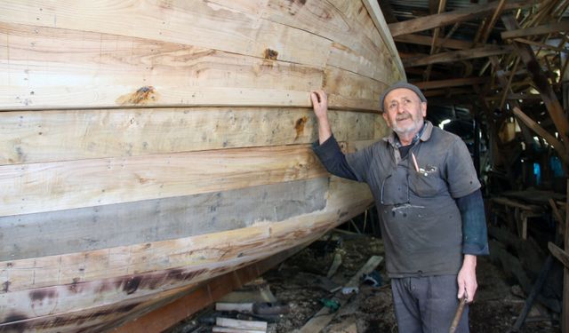 Merak ederek başladı, 50 yıldır tekne yapıyor