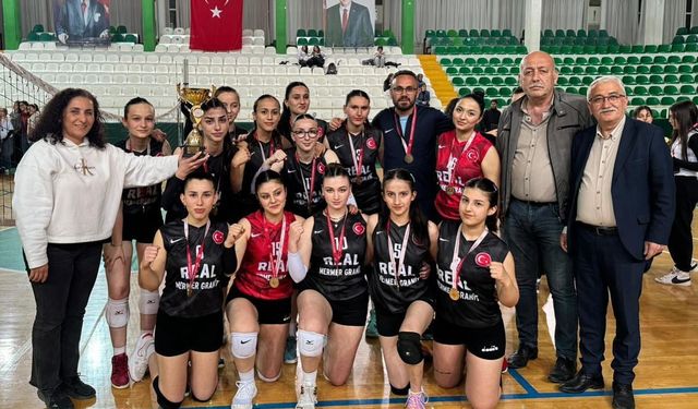 Kulüpler Arası Genç Kızlar Voleybolda 1957 Espiyespor Şampiyon Oldu