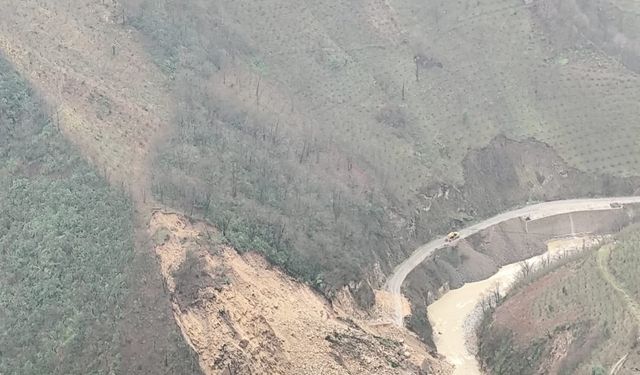 Giresun’da yol çalışması sırasında meydana gelen heyelan nedeniyle birçok köy ulaşıma kapandı