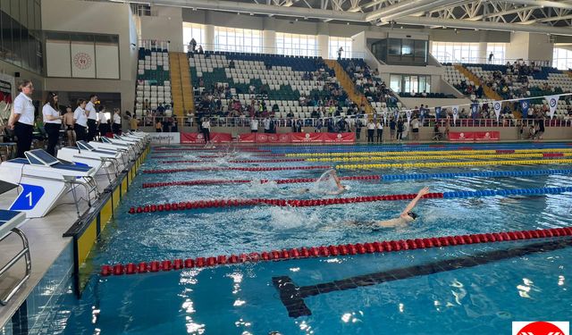 Geleceğin Yüzme Yıldızları Çotanak Olimpik Yüzme Havuzunda Buluştu.