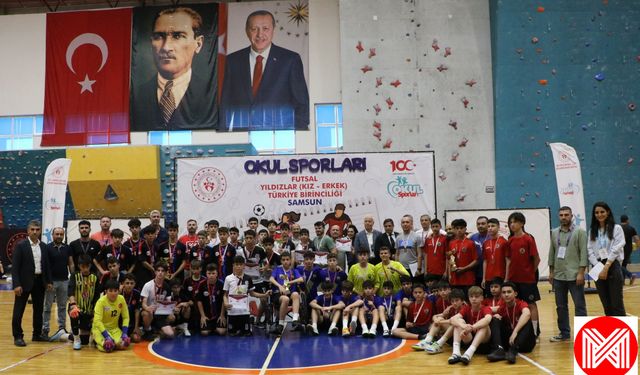 Futsal müsabakaları nefes kesti