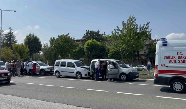 Bolu'da düğün konvoyunda zincirleme kaza: 2 yaralı