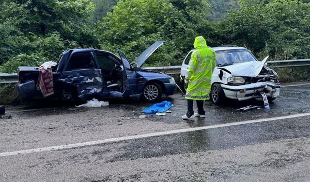 Karabük'te İki Otomobilin Çarpıştığı Kazada 3 Kişi Yaralandı