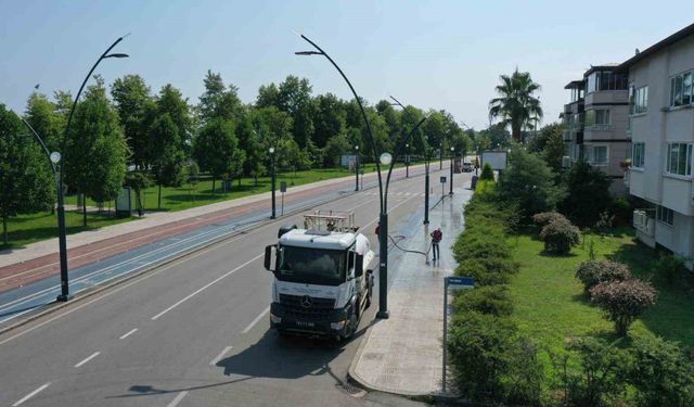 ORDU BÜYÜKŞEHİR BELEDİYESİ CADDELERİ TEMİZLİYOR