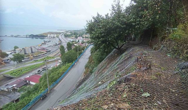 Trabzon’da tehlikeli yamaca çelik ağlı önlem