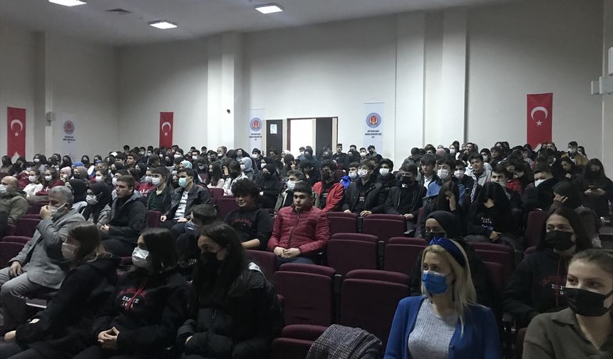 Espiye'de "Mehmet Akif'i Doğru Anlamak" konferansı düzenlendi