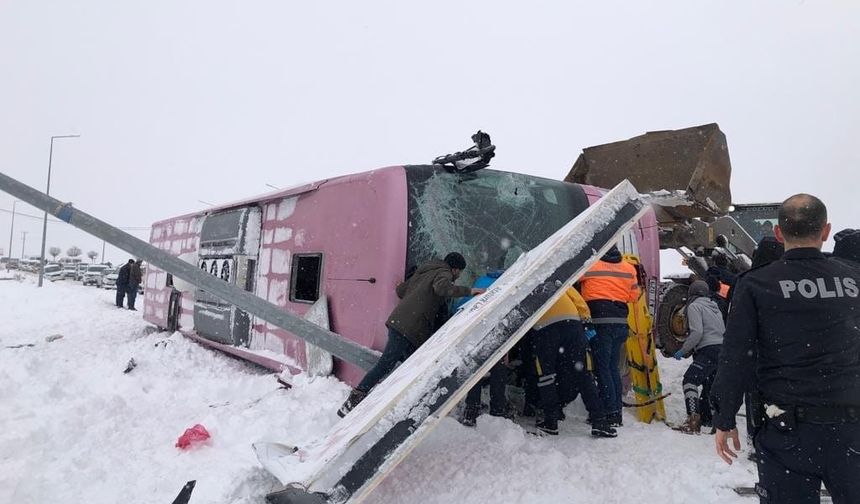 Giresun'da yolcu otobüsünün devrildiği kazada 9 kişi yaralandı