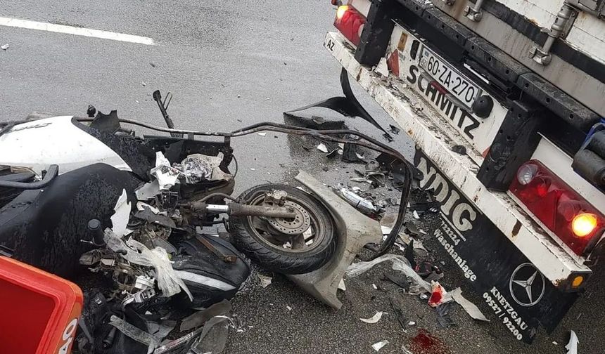 Tıra çarpan motosiklet sürücüsü hayatını kaybetti