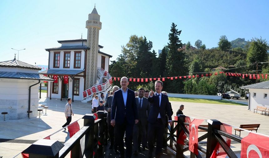 İçişleri Bakanı Süleyman Soylu, Şehitlik Anıtı ve Tören Alanı'nda incelemelerde bulundu
