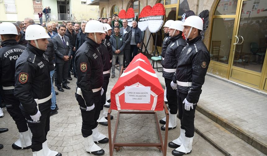 Trafik kazasında hayatını kaybeden bekçinin cenazesi Alucra'da defnedildi