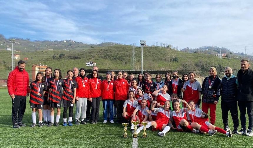 Okul Sporları Futbol Yıldızlar Kız İl Birinciliği müsabakaları tamamlandı