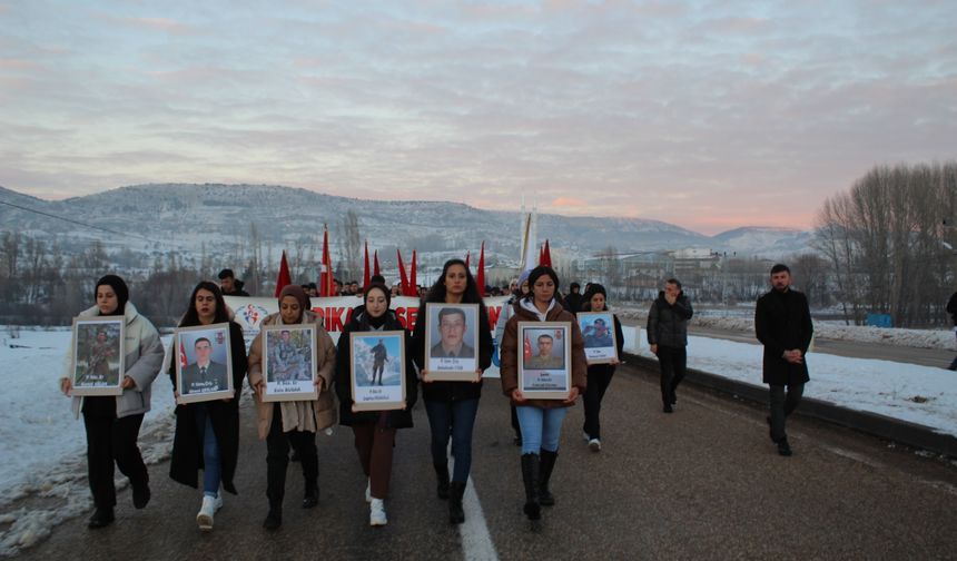 Alucra'da üniversite öğrencileri Sarıkamış şehitleri için yürüdü