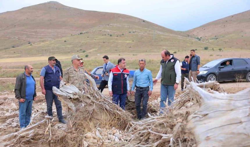 Vali Eldivan dolunun zarar verdiği yerleri inceledi