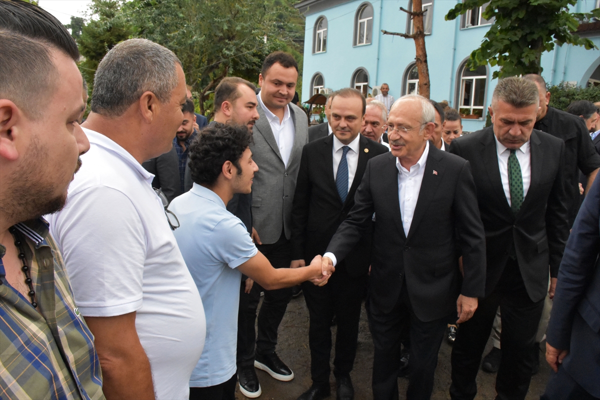 AA-20220906-28822848-28822838-CHP_GENEL_BASKANI_KEMAL_KILICDAROGLU_GIRESUNDA_FINDIK_URETICILERINI_ZIYARET_ETTI